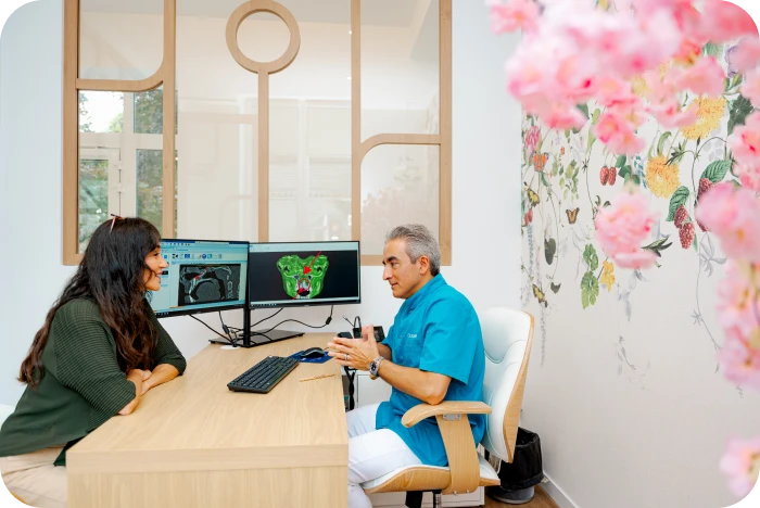 Consultation avec analyse d'imagerie 3D pour évaluer un décalage entre les mâchoires