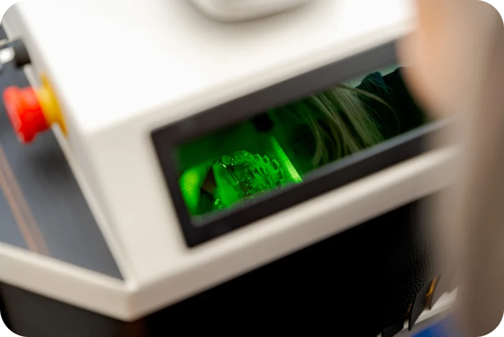Disjoncteur orthodontique dans une machine de laboratoire