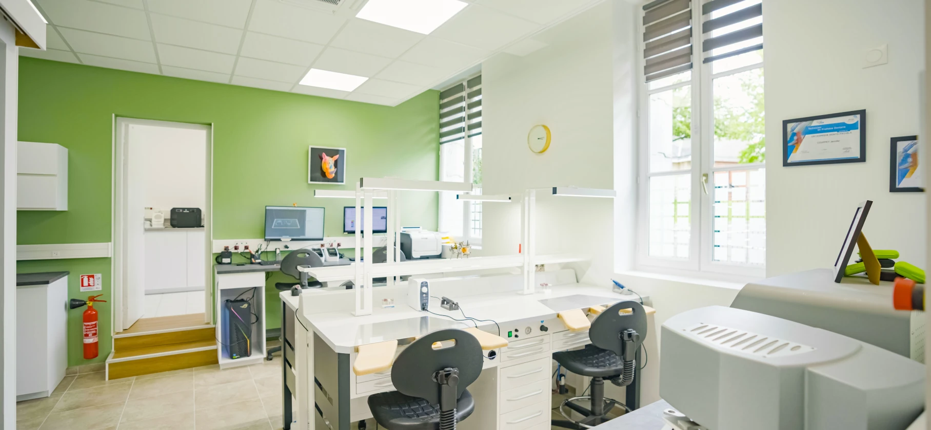 Laboratoire interne du cabinet pour la conception et la fabrication sur mesure des appareils dentaires